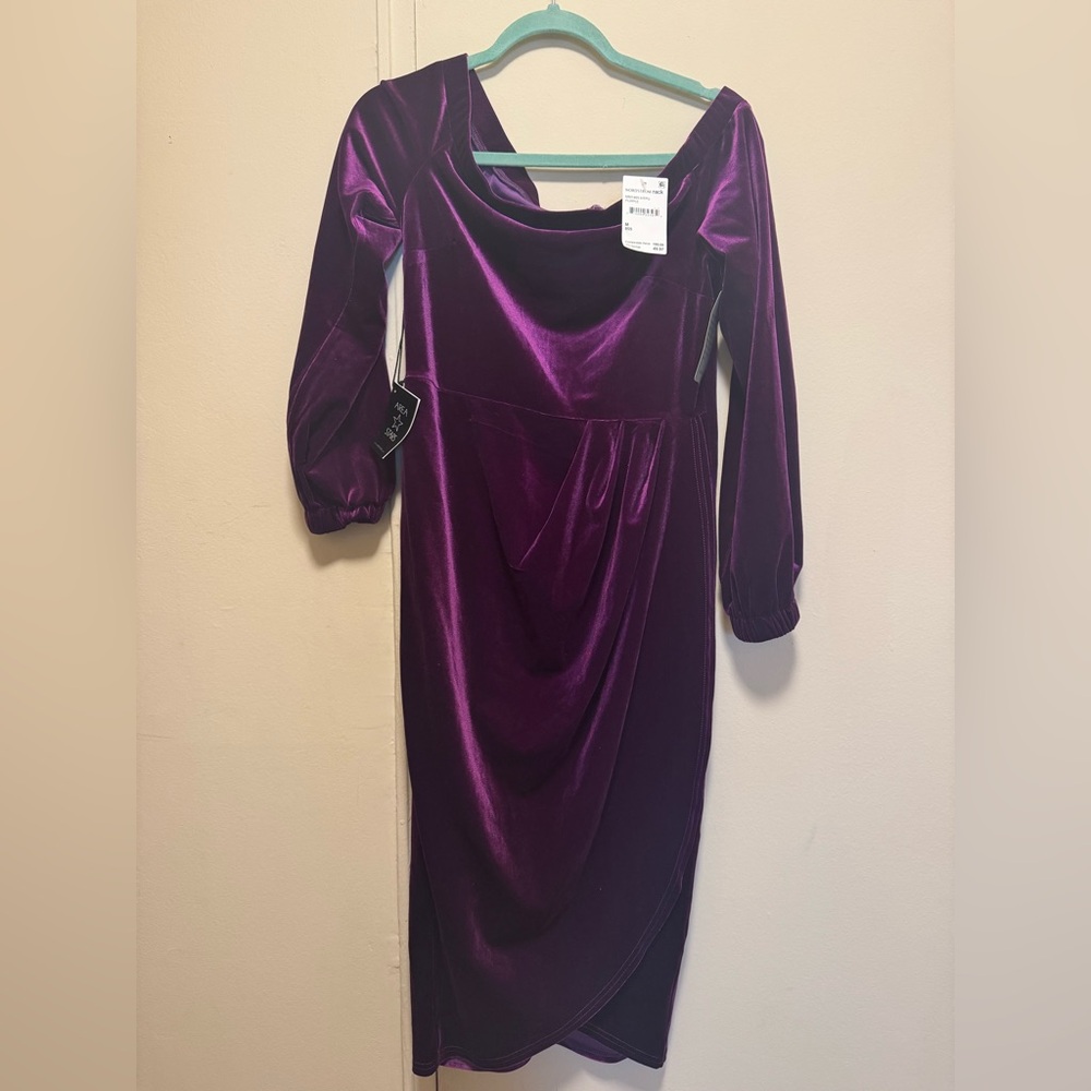 Area Stars Elegant Purple Velvet Off Shoulder Dress